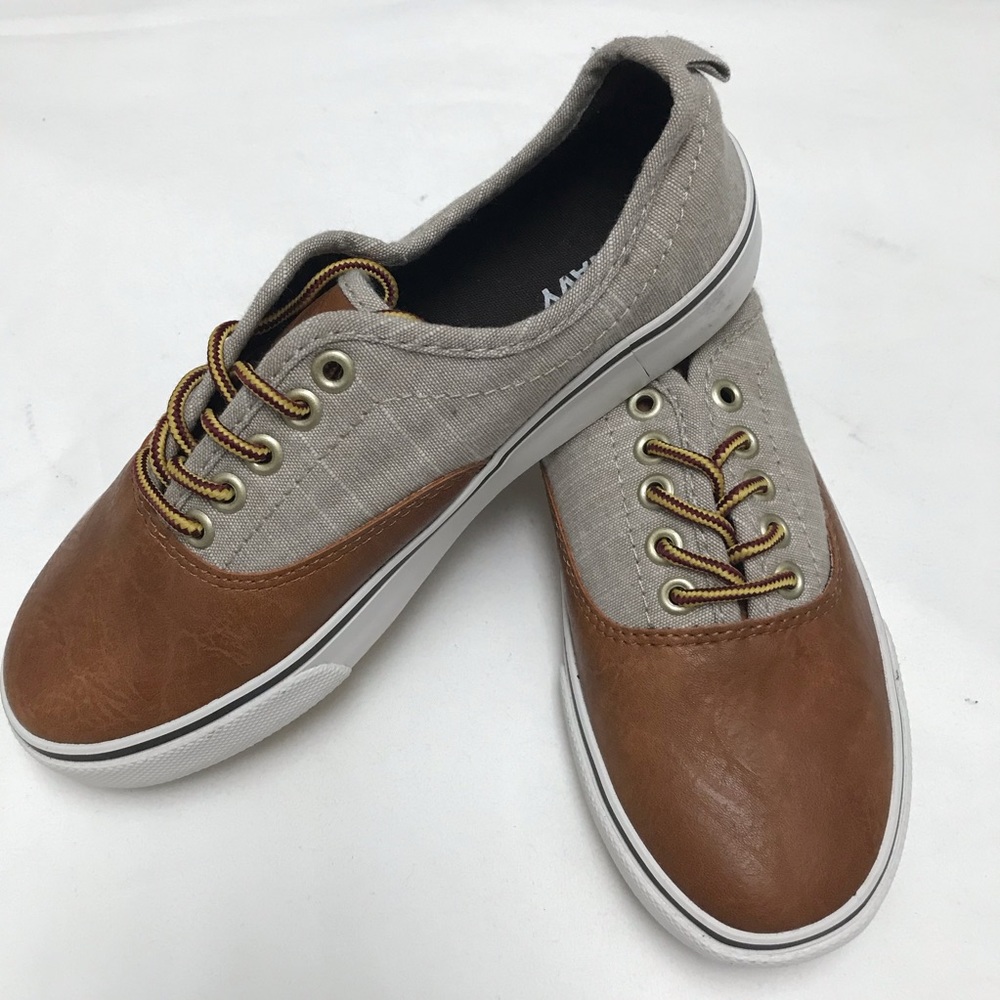 NWOT Old Navy Boys’ Linen & Faux Leather Casual Dress Shoes Size 2